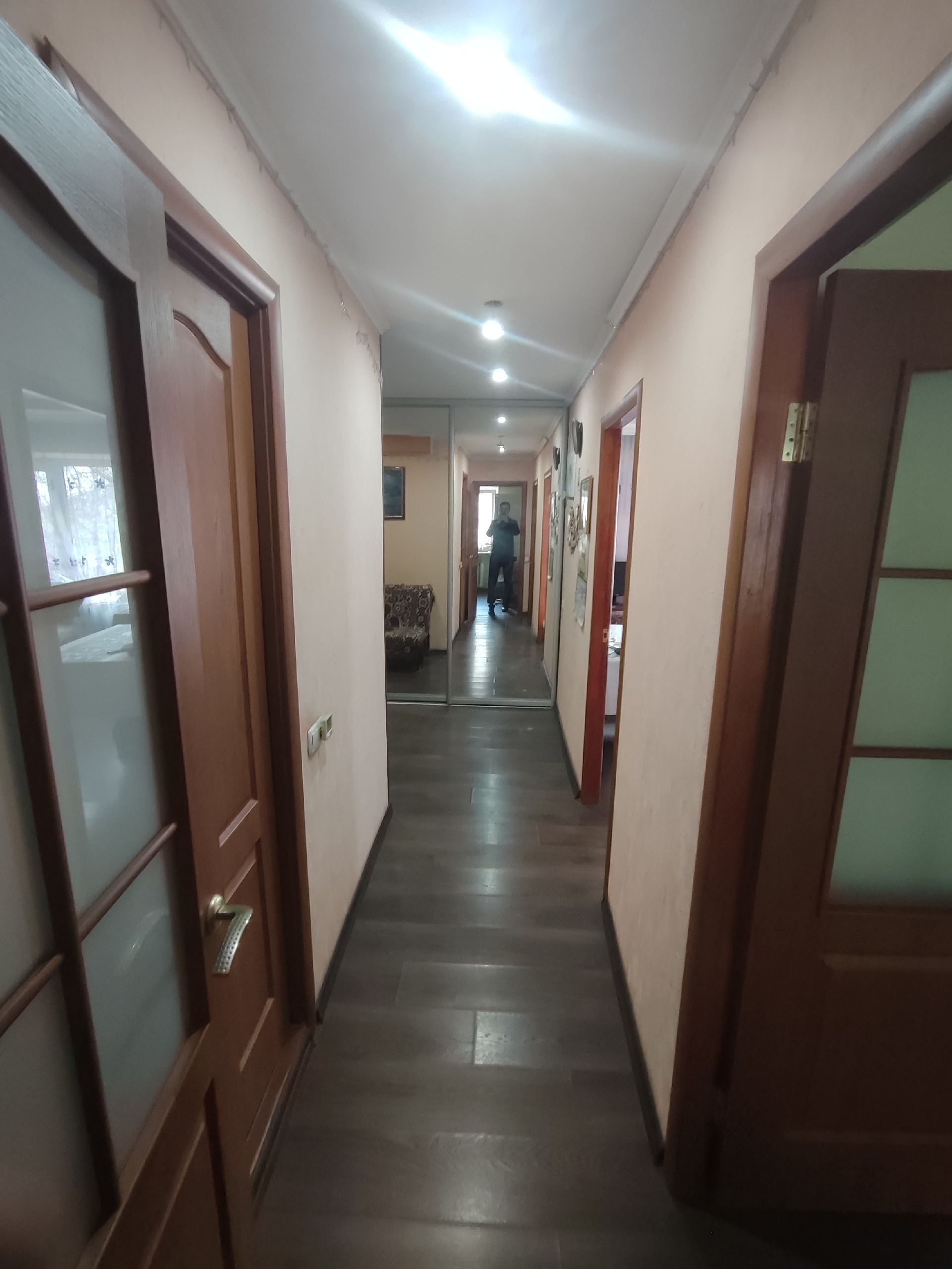 ! Продается 2-к квартира на кв. Якира, 2/12 этажей. Площадь квартиры - 50,8 квадратных метров, кухня просторная — 7,2 метра. Комнаты раздельные, идеально подойдут как для семейной жизни, так и для сдачи в аренду. Жилое состояние хорошее, можно сразу въехать и жить. Рядом расположены институт, школа, детский с...